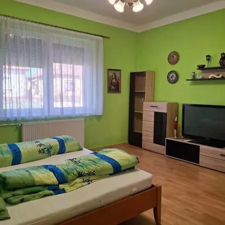 Sehr Schoenes Vakantiehuis Balatonujlak