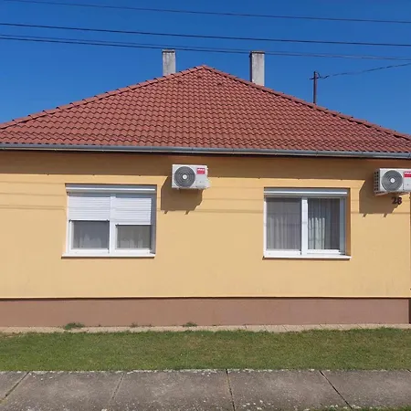 Sehr Schoenes Balatonujlak